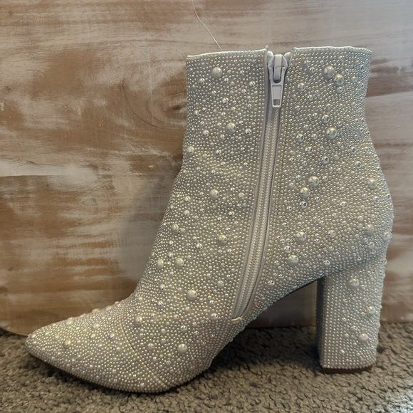 Betsy Johnson Cady heels. Size 8 - Picture 2 of 4